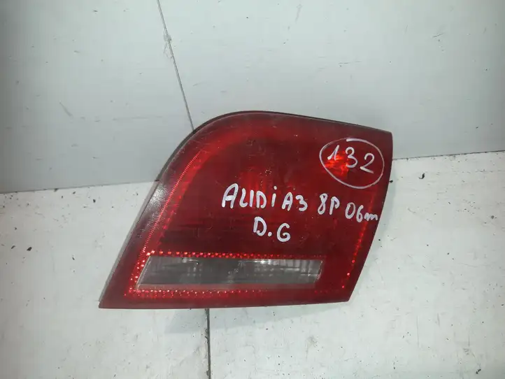 Audi A3/S3 8P (2004 - 2008) 8P4945093B2S Задний фонарь в крышке багажника — фото 1
