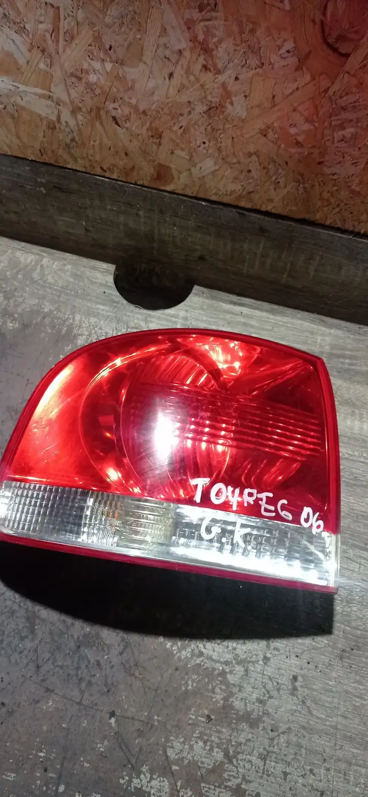 Volkswagen Touareg I (2002 - 2010) 7L6945095K06S Задний фонарь в кузове — фото 1