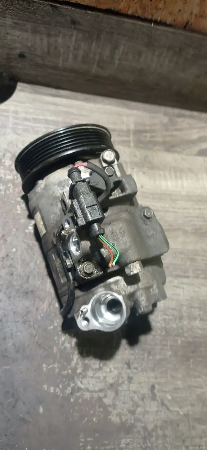 Volkswagen Polo V 6R (2009 - 2015) 6Q0820808G Компрессор (насос) кондиционера воздуха — фото 4