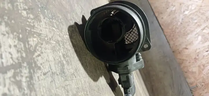 Audi A3/S3 8P (2004 - 2008) 074906461B Датчик массового расхода воздуха — фото 2