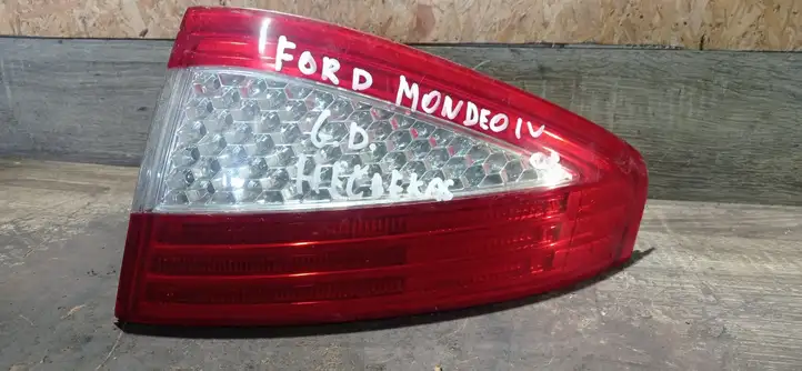 Ford Mondeo MK IV (2007 - 2014) 7S7113404A Задний фонарь в кузове — фото 1