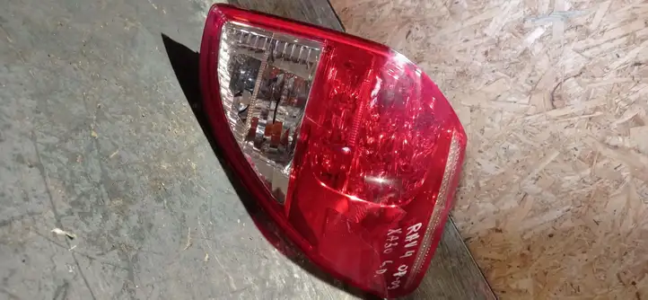 Toyota RAV 4 (XA30) (2006 - 2016) J88R Задний фонарь в кузове — фото 1