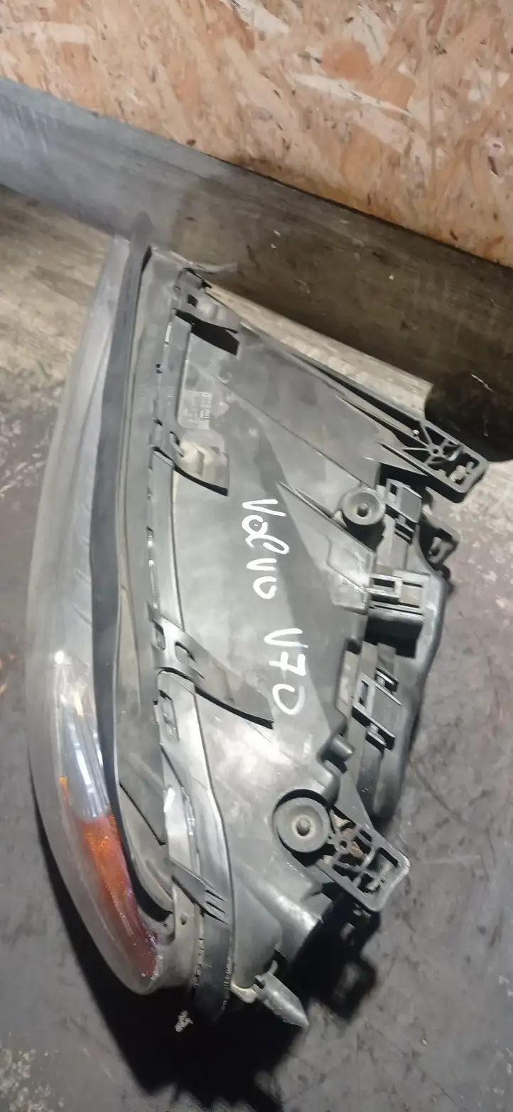 Volvo V70 (2004 - 2007) 31214353 Передняя фара — фото 2