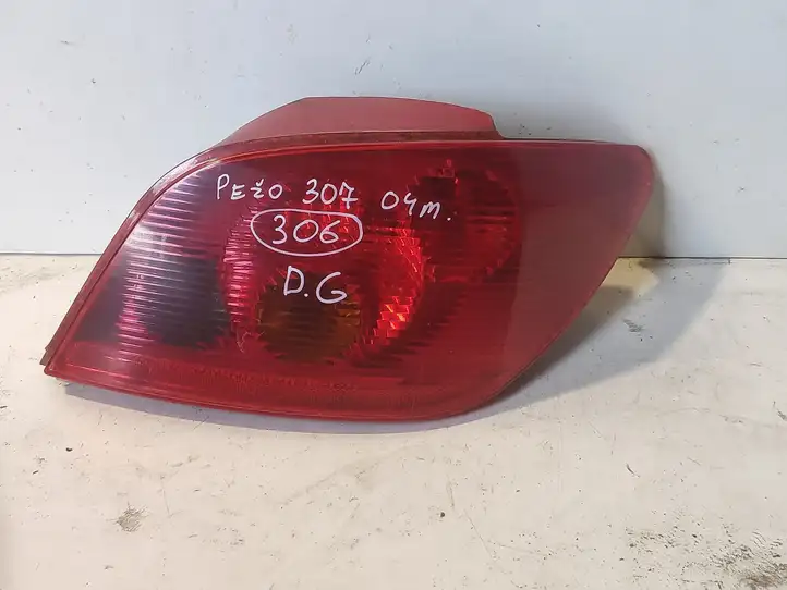 Peugeot 307 CC (2001 - 2005) 89022860507 Задний фонарь в кузове — фото 1