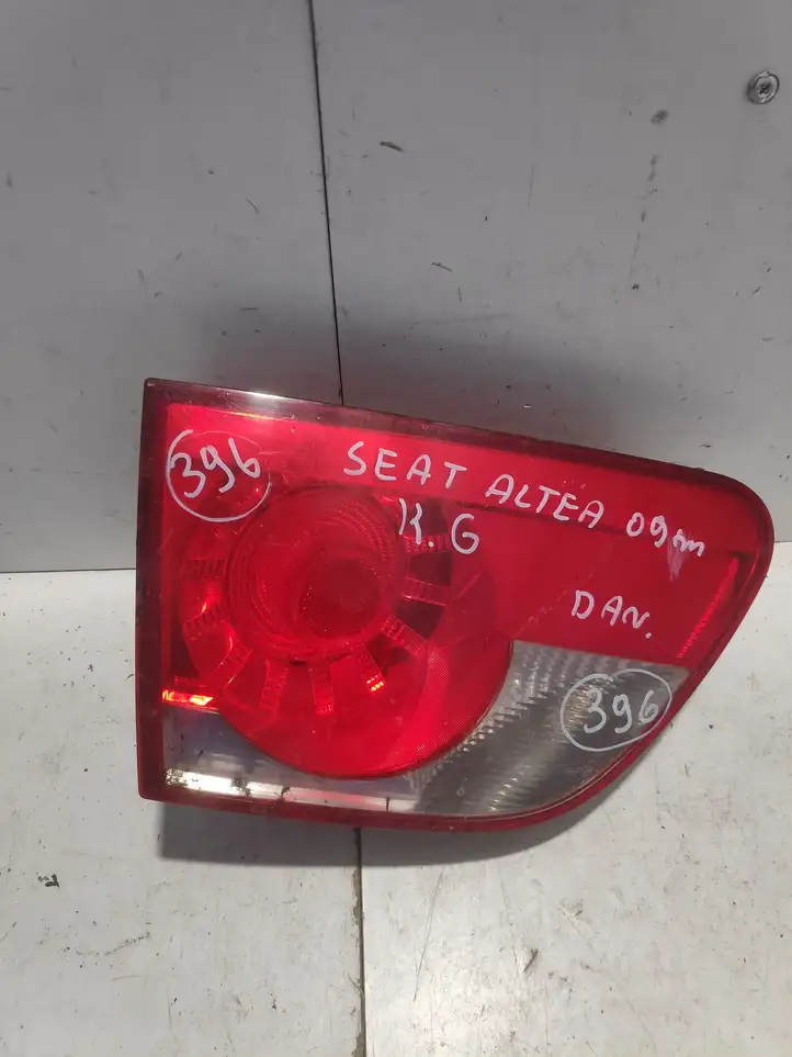 Seat Altea (2004 - 2009) 5P8945093E Задний фонарь в крышке багажника — фото 1