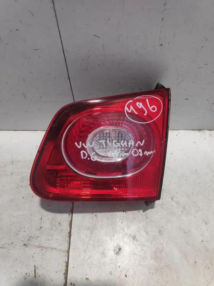 Volkswagen Tiguan (2007 - 2011) 5N0945093C Задний фонарь в крышке багажника — фото 1