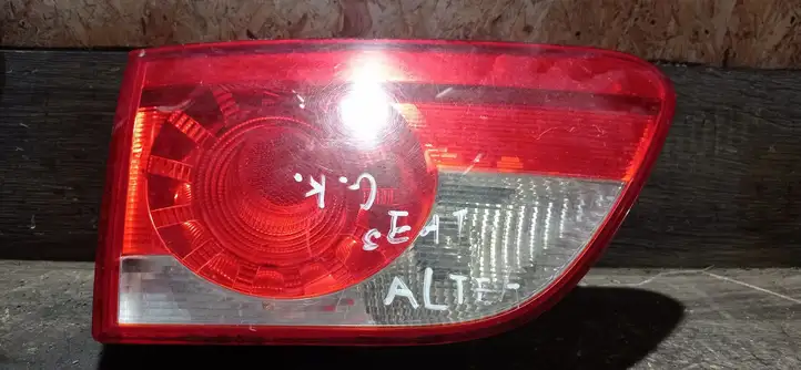 Seat Altea XL (2004 - 2015) 5P8945107C Задний фонарь в крышке багажника — фото 1