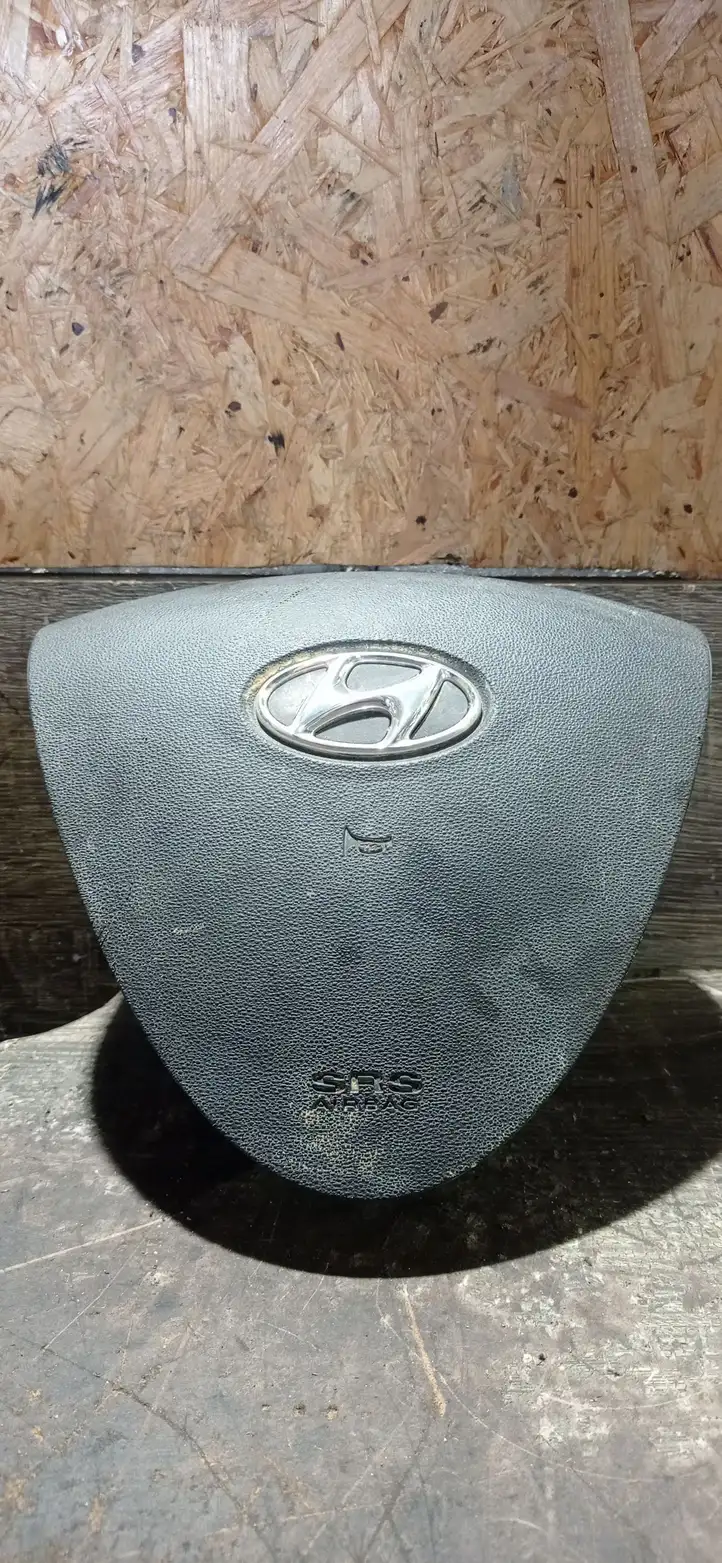 Hyundai i30 (2007 - 2012) 569002R000 Подушка безопасности руля — фото 1