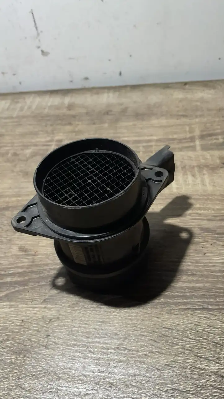 Peugeot 307 CC (2001 - 2005) Датчик массового расхода воздуха — фото 3