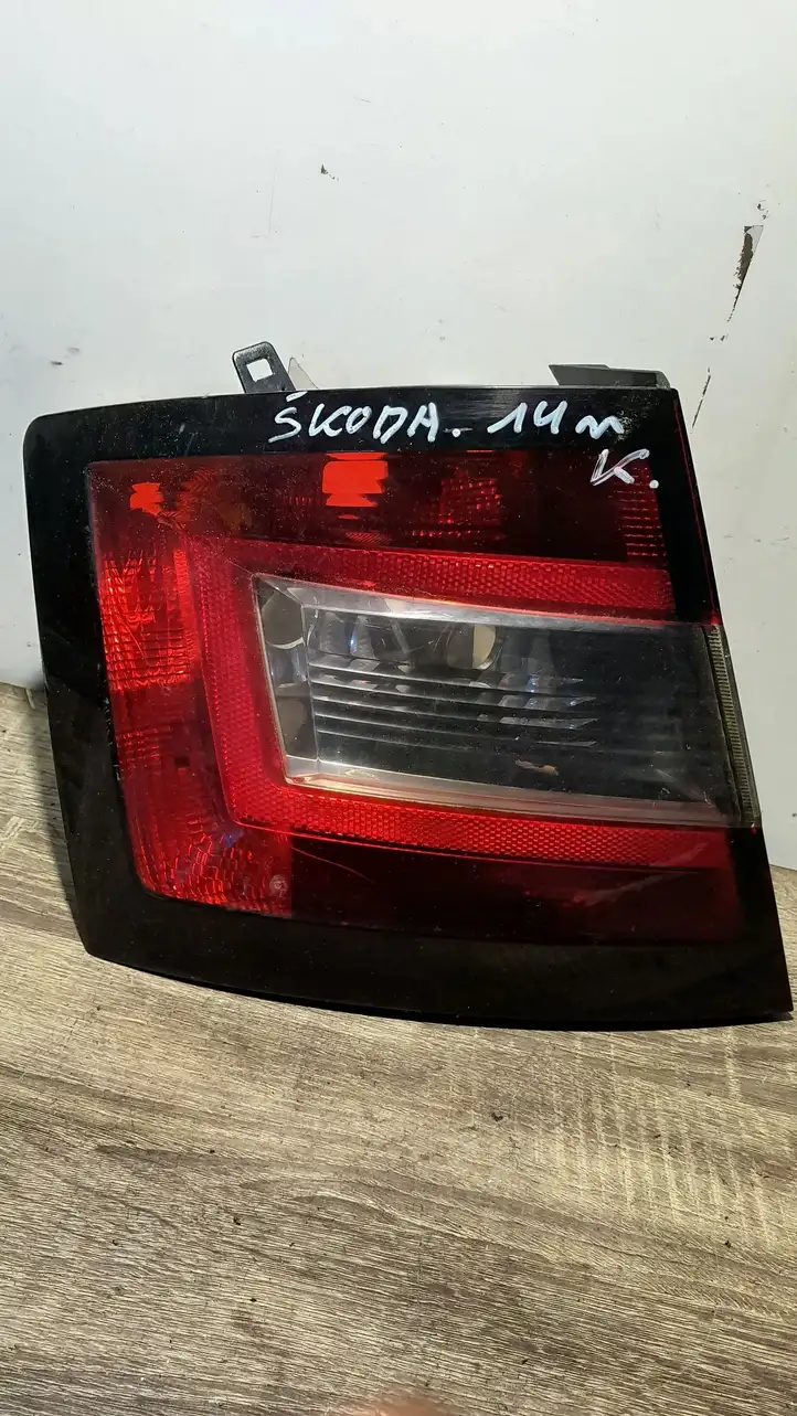 Skoda Fabia Mk3 (NJ) (2015 - 2021) 6V6945095 Задний фонарь в кузове — фото 1