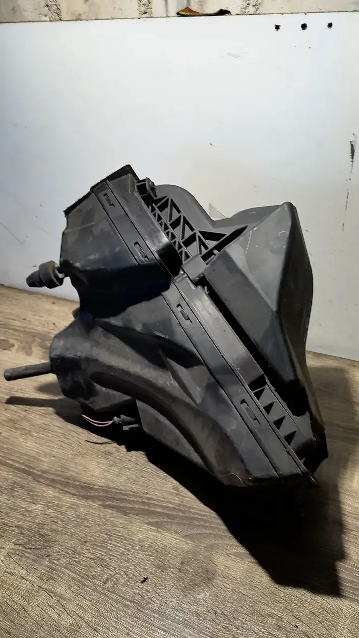 Audi A4 S4 B8 8K (2007 - 2011) 8K0133837T Корпус воздушного фильтра — фото 2