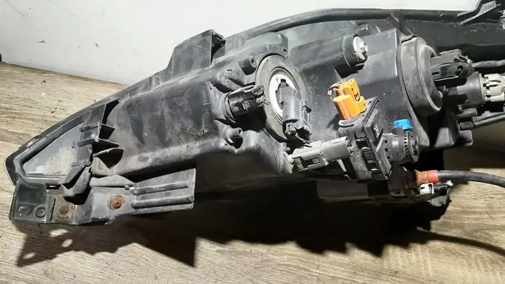 Mazda 5 (2005 - 2010) Передняя фара — фото 4
