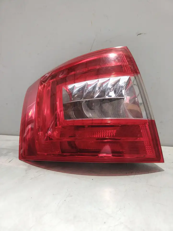 Skoda Octavia Mk3 (5E) (2013 - 2019) 5E9945095 Задний фонарь в кузове — фото 1