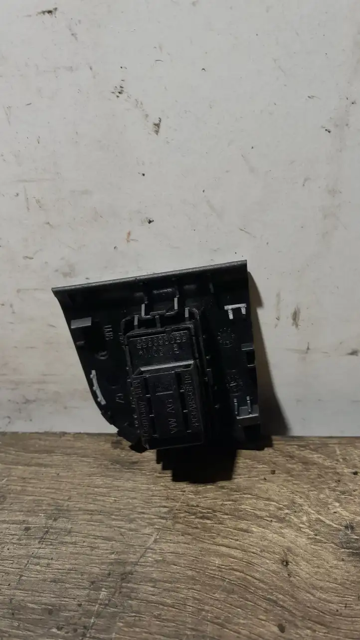 Skoda Octavia Mk3 (5E) (2013 - 2019) 5E0959855 Кнопка стеклоподъемников — фото 2
