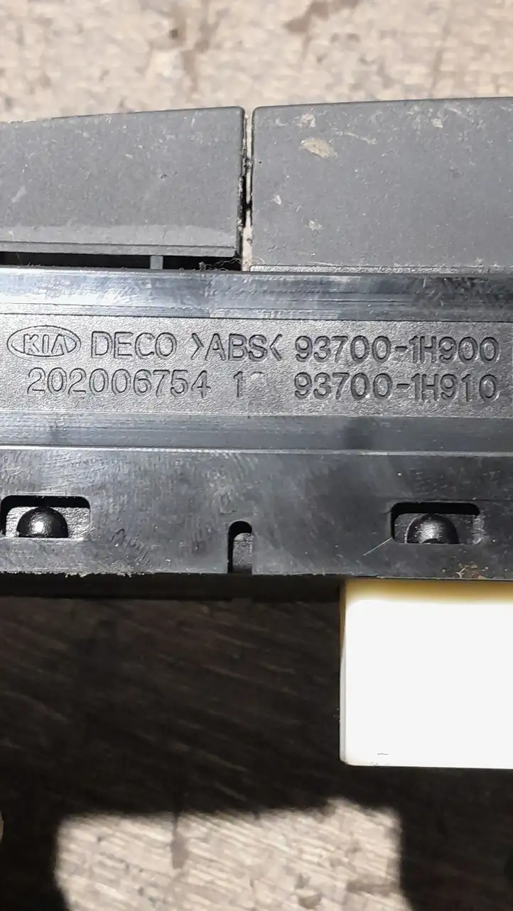 Kia Ceed (2006 - 2010) 937001H900 Включатель аварийных фонарей — фото 3