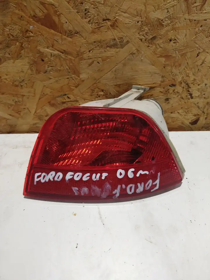Ford Focus (2005 - 2008) 5M5115K274AA Задняя противотуманная фара — фото 1
