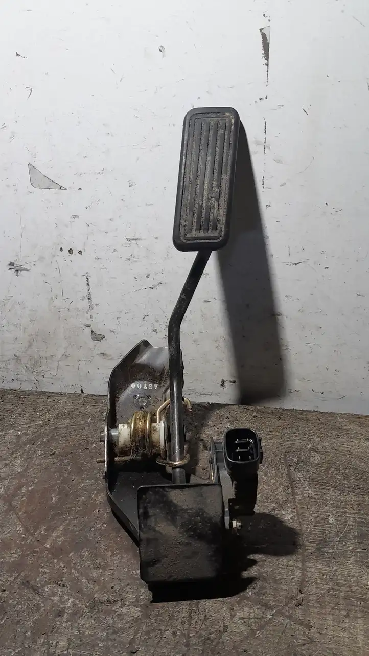 Toyota Avensis T250 (2003 - 2006) Педаль акселератора — фото 3