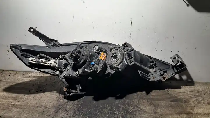 Mazda 5 (2005 - 2010) Передняя фара — фото 2