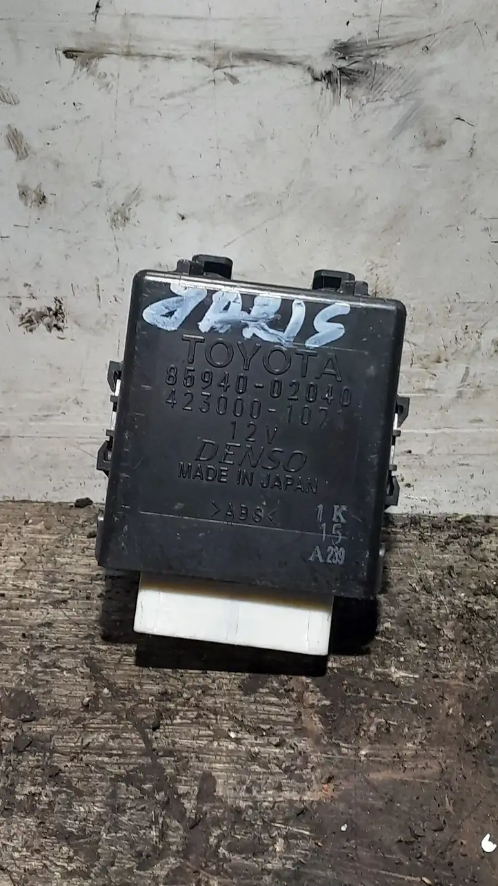 Toyota Yaris (2005 - 2009) 8594002040 Реле стеклоочистителей — фото 1