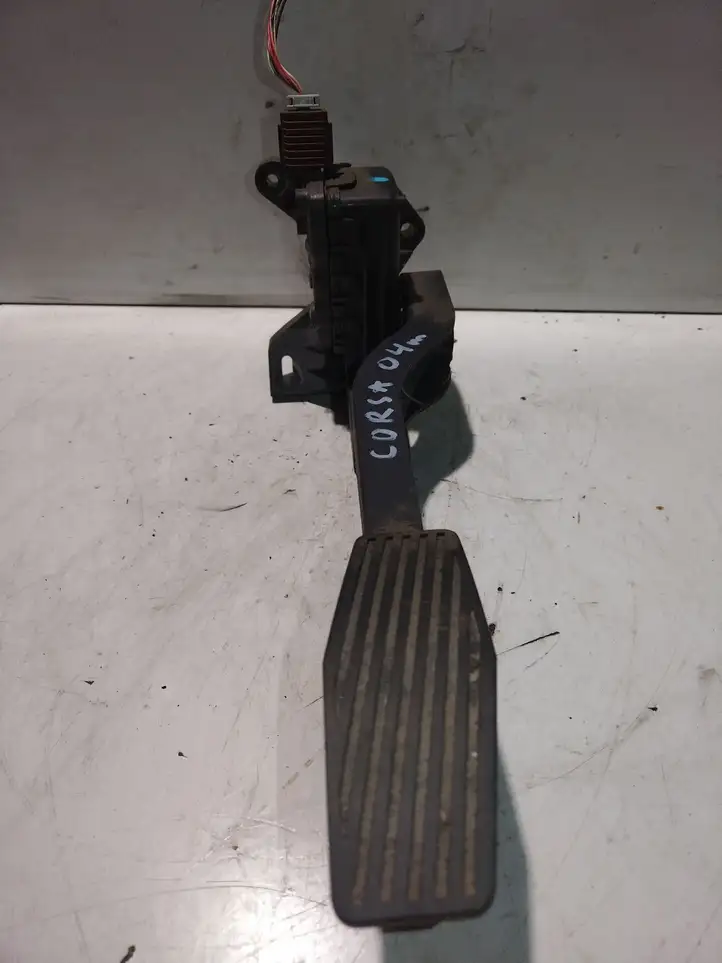Opel Corsa C (2003 - 2006) 9129423 Педаль акселератора — фото 4