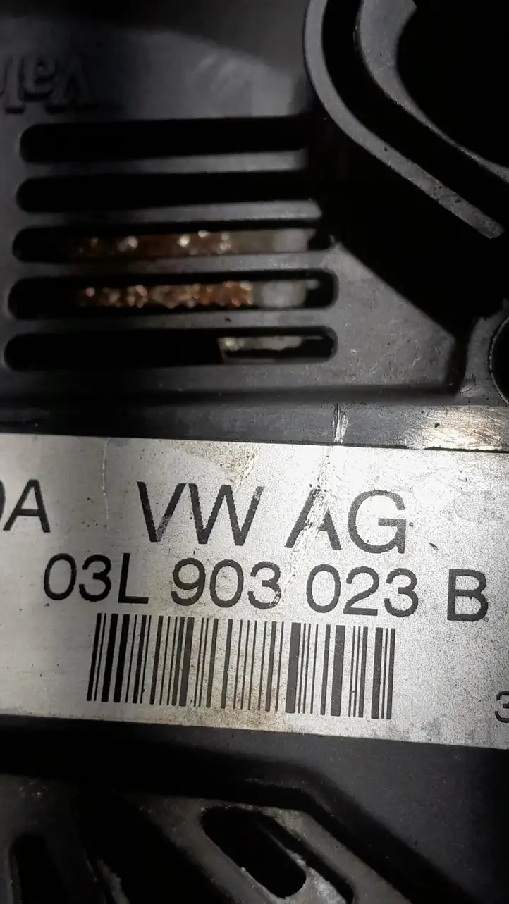 Volkswagen PASSAT B6 (2005 - 2010) 03L903023B Генератор — фото 2