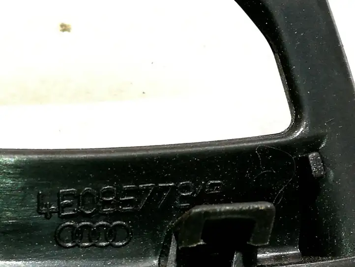 Audi A8 S8 D3 4E (2005 - 2007) 4E0857781A Накладка ремня безопасности — фото 3