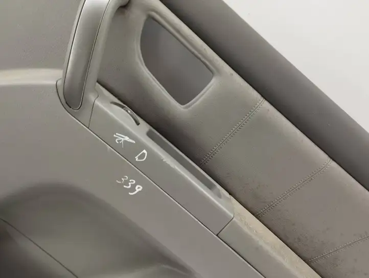 Kia Sorento (2006 - 2009) 833603E000 Обшивка задней двери — фото 4