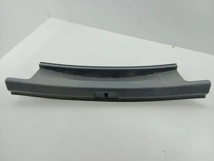 Volkswagen Golf VII (2013 - 2019) 5G6863459K Отделка порога багажника — фото 3