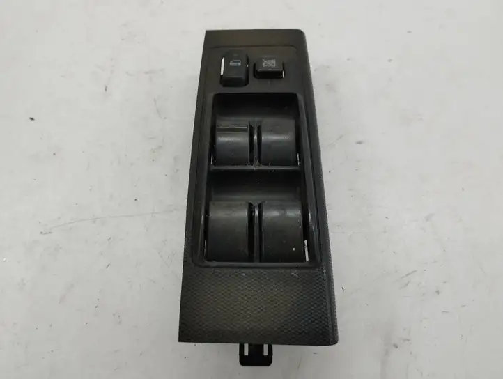 Toyota Corolla Verso AR10 (2004 - 2009) 848200F030 Блок кнопок стеклоподъемников — фото 1