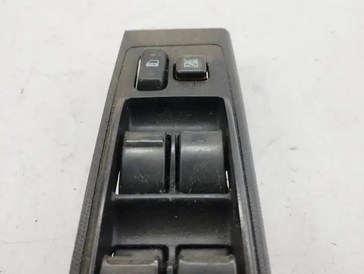Toyota Corolla Verso AR10 (2004 - 2009) 848200F030 Блок кнопок стеклоподъемников — фото 2