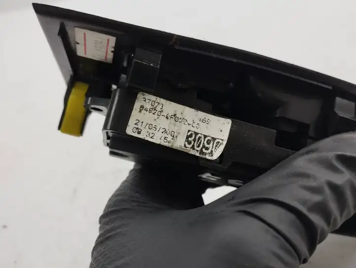 Toyota Corolla Verso AR10 (2004 - 2009) 848200F030 Блок кнопок стеклоподъемников — фото 3