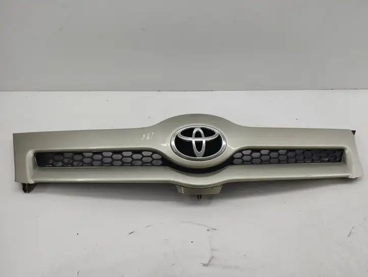 Toyota Corolla Verso AR10 (2004 - 2009) 531110F020 Передняя решетка — фото 1