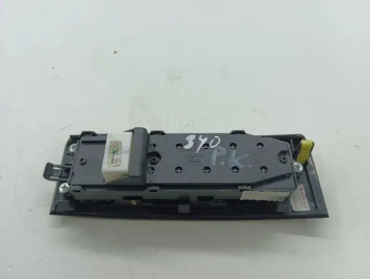 Toyota Corolla Verso AR10 (2004 - 2009) 742320F010 Блок кнопок стеклоподъемников — фото 4