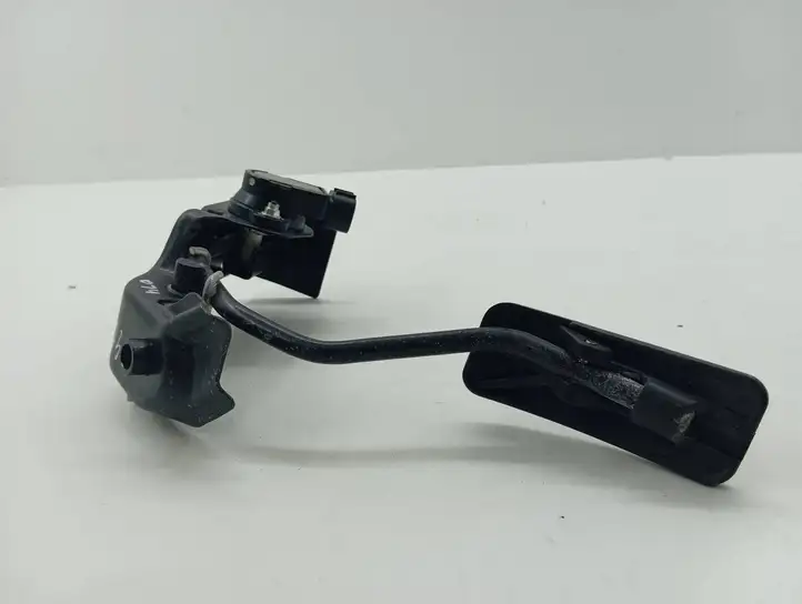 Toyota Corolla Verso AR10 (2004 - 2009) 8928152021 Педаль акселератора — фото 4