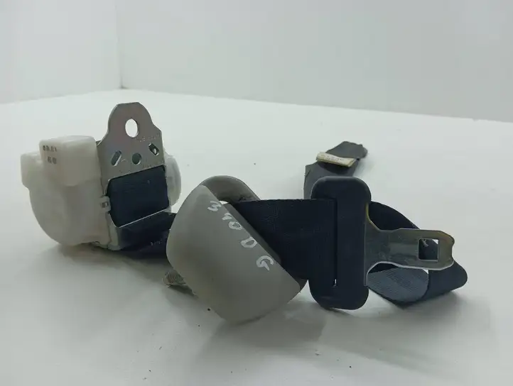 Toyota Corolla Verso AR10 (2004 - 2009) H073811 Задний ремень безопасности — фото 2