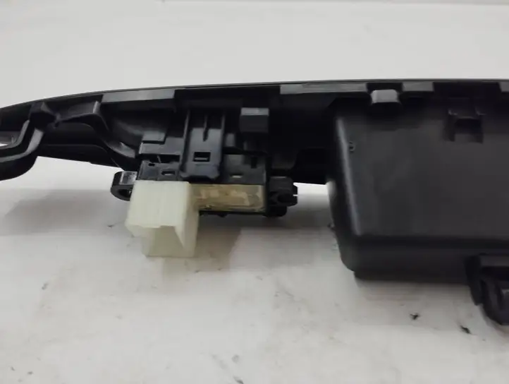 Nissan Qashqai (2017 - 2020) 829604ea0ax Блок кнопок стеклоподъемников — фото 4