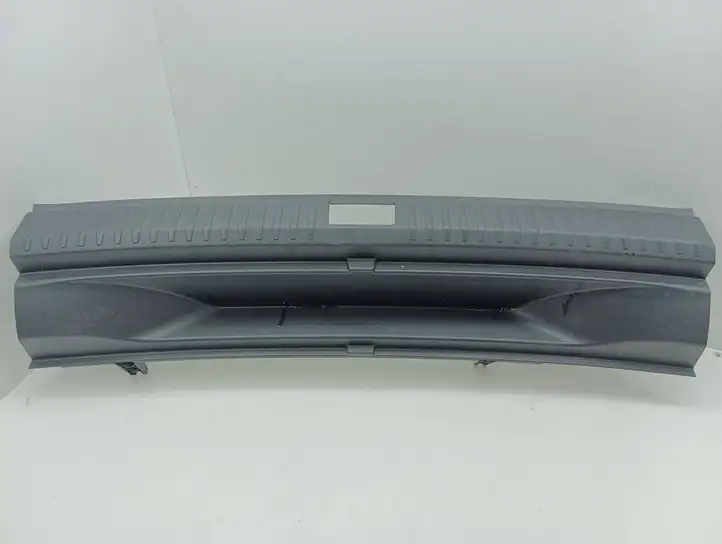 Seat Arona (2017 - ) 6F9863459A Отделка порога багажника — фото 1