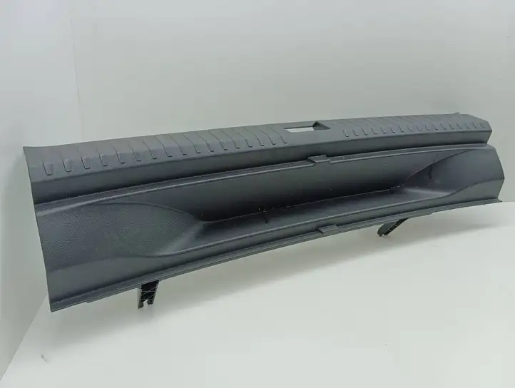 Seat Arona (2017 - ) 6F9863459A Отделка порога багажника — фото 3