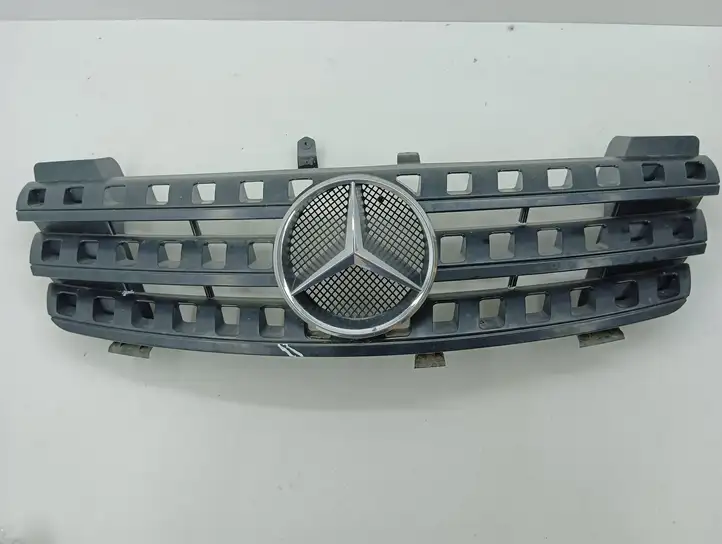 Mercedes-Benz ML W164 (2005 - 2011) A1648880023 Верхняя решетка радиатора — фото 1