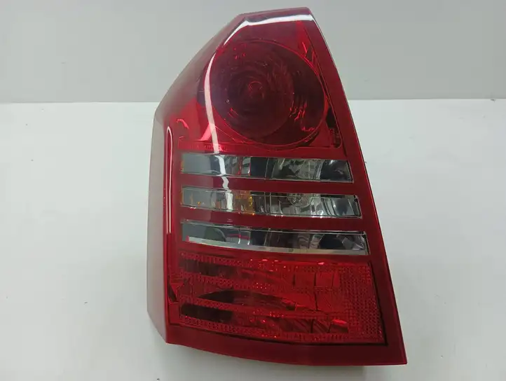 Chrysler 300 - 300C (2005 - 2011) 04605853AE Задний фонарь в кузове — фото 1