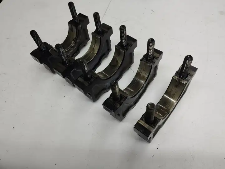Toyota Avensis T270 (2012 - 2015) 7797928 Крышка коленчатого вала — фото 5