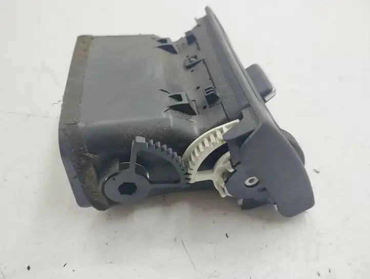 Toyota Corolla E120 E130 (2004 - 2007) 8222 Боковой воздушный дефлектор — фото 2