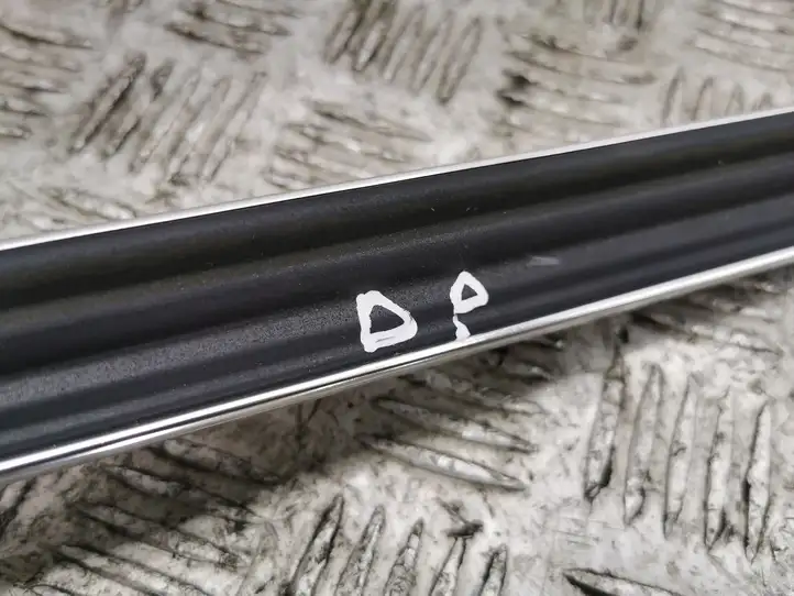 Audi A7 S7 4G (2010 - 2014) 4G8853704A Накладка стекла передней двери — фото 2