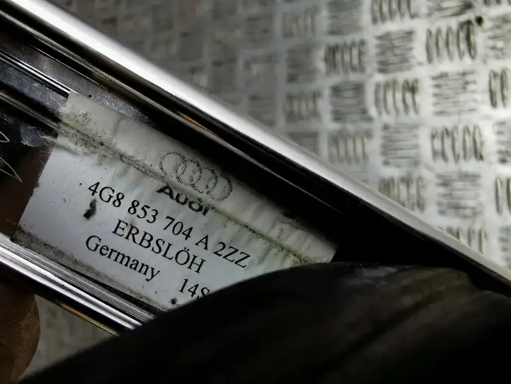 Audi A7 S7 4G (2010 - 2014) 4G8853704A Накладка стекла передней двери — фото 9