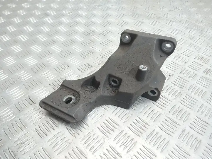 Land Rover Discovery 3 - LR3 (2004 - 2009) KKU500590 Кронштейн двигателя — фото 1