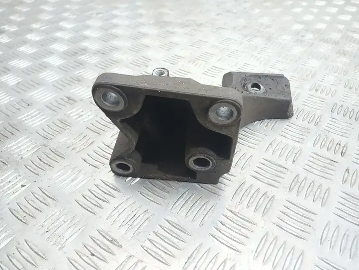 Land Rover Discovery 3 - LR3 (2004 - 2009) KKU500590 Кронштейн двигателя — фото 2