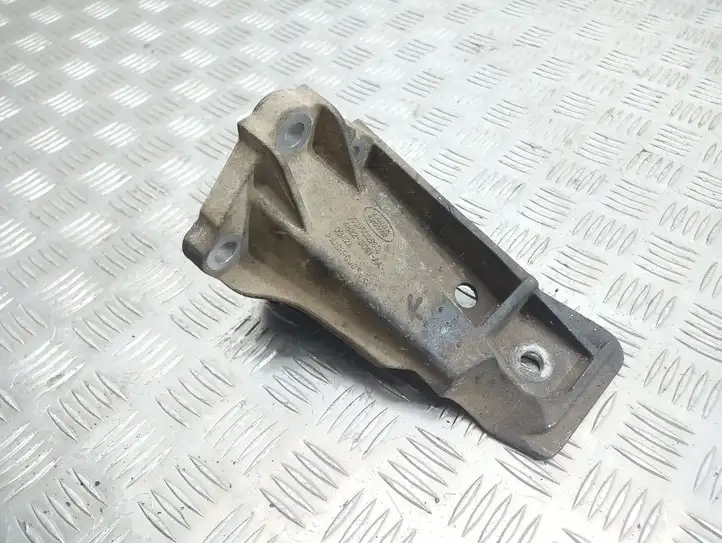 Land Rover Discovery 3 - LR3 (2004 - 2009) KKU500580 Кронштейн двигателя — фото 1