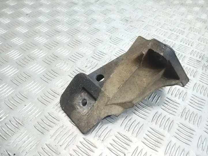 Land Rover Discovery 3 - LR3 (2004 - 2009) KKU500580 Кронштейн двигателя — фото 3
