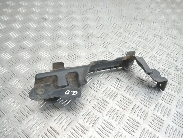 Land Rover Discovery 3 - LR3 (2004 - 2009) DQG000063 Кронштейн заднего бампера — фото 2