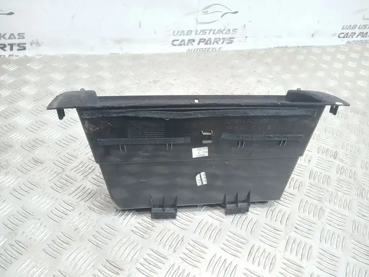 Land Rover Discovery 3 - LR3 (2004 - 2009) FFK500012XXX Вещевой ящик — фото 2